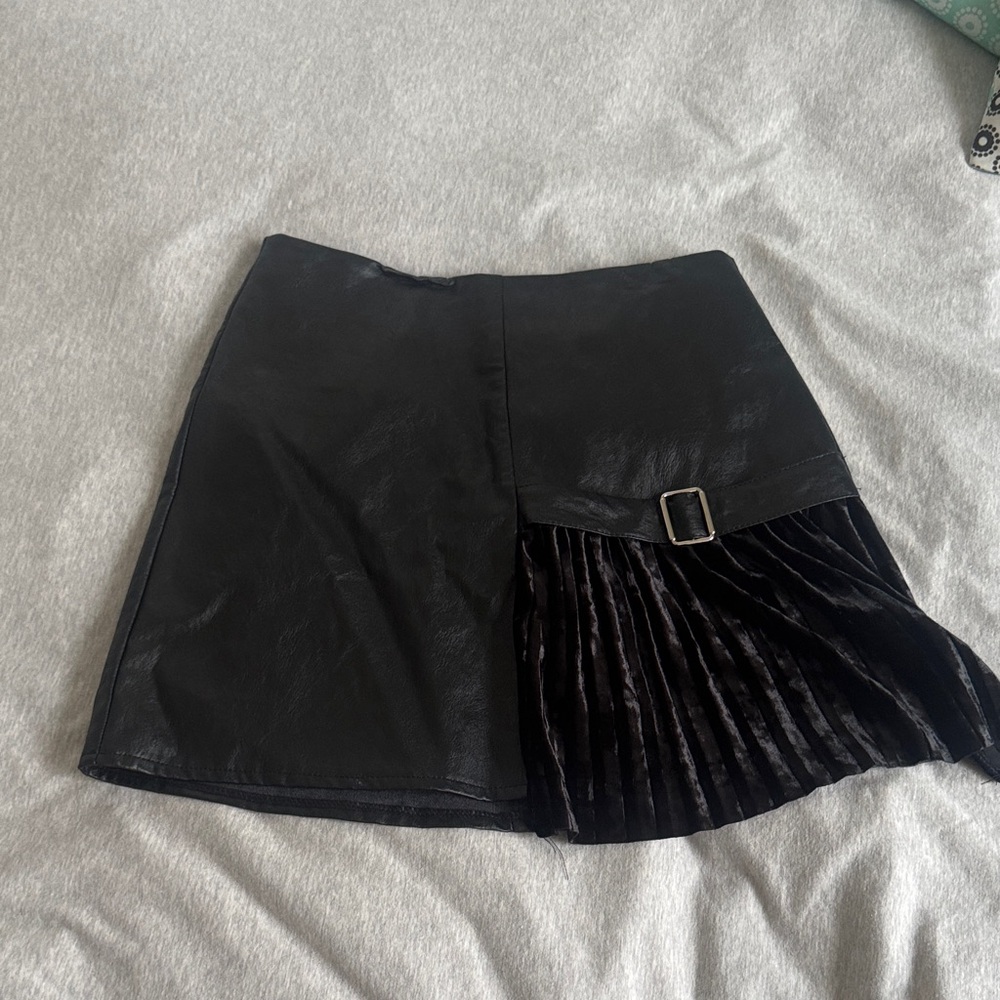 Storets Black Mini Skirt with Pleated Detail
